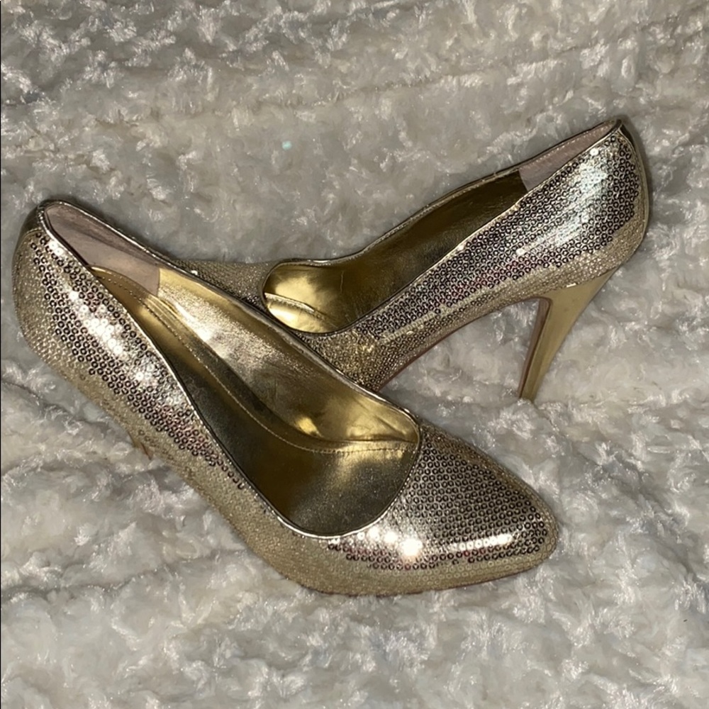 Gold Sequin Pumps!